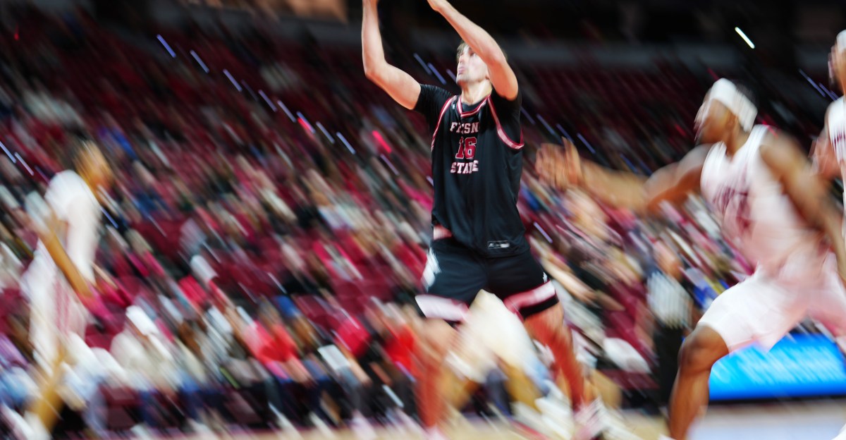 Fresno State splits week, sits at 7-9.