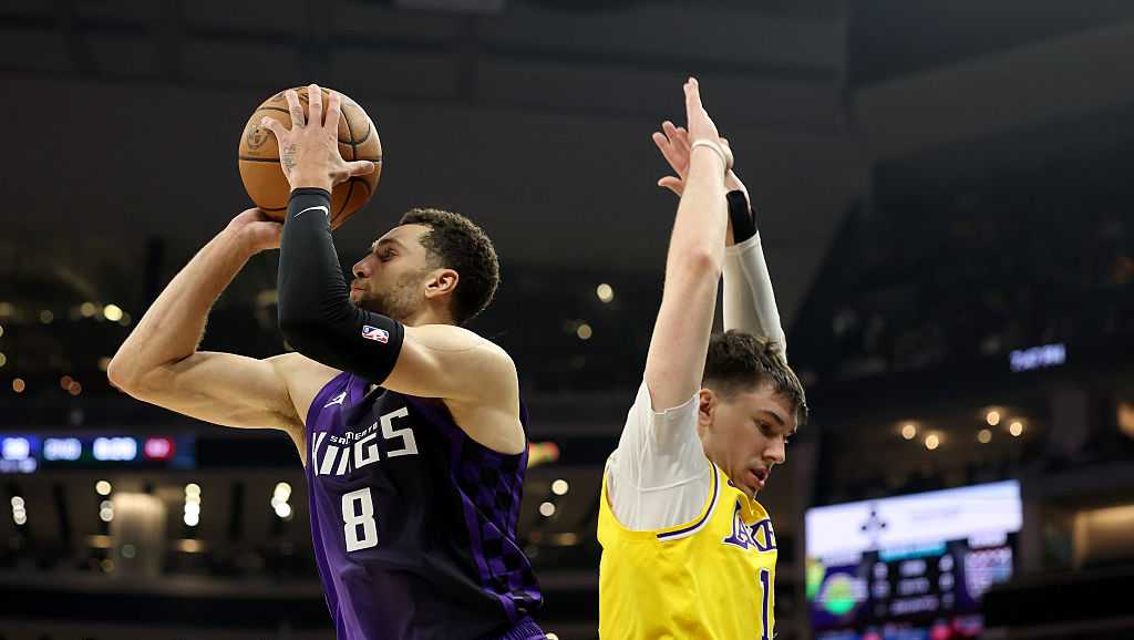 Monk scores 26 points as Kings top Lakers 124-112