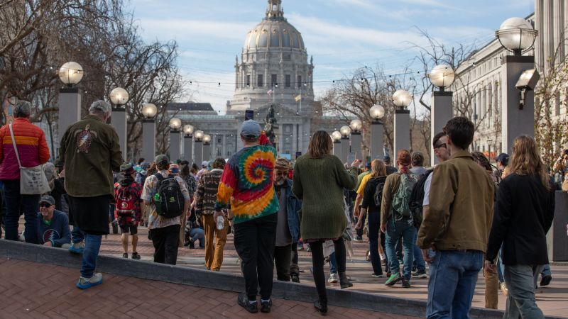 Bob Weir remembered: Thousands celebrate the Grateful Dead guitarist at memorial in San Francisco