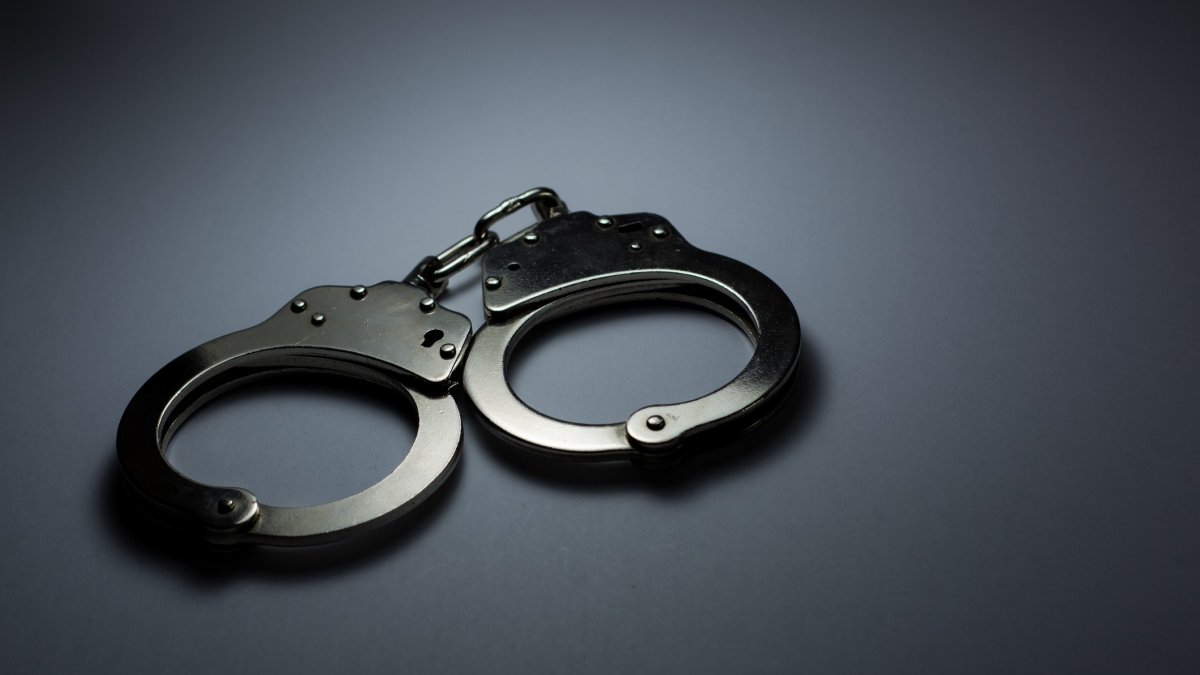 2 arrested for targeting elderly people in distraction thefts – NBC Los Angeles