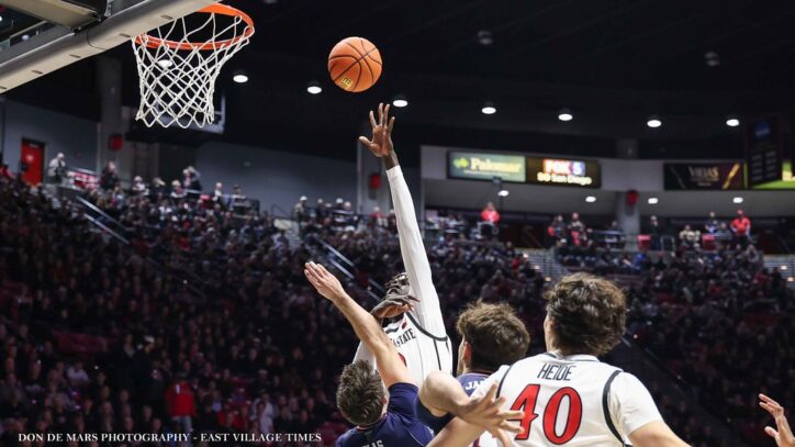 Gwath dominant as San Diego State beats Fresno State 71-52