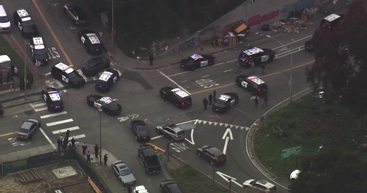 Oakland police chase vehicle wanted out of San Francisco