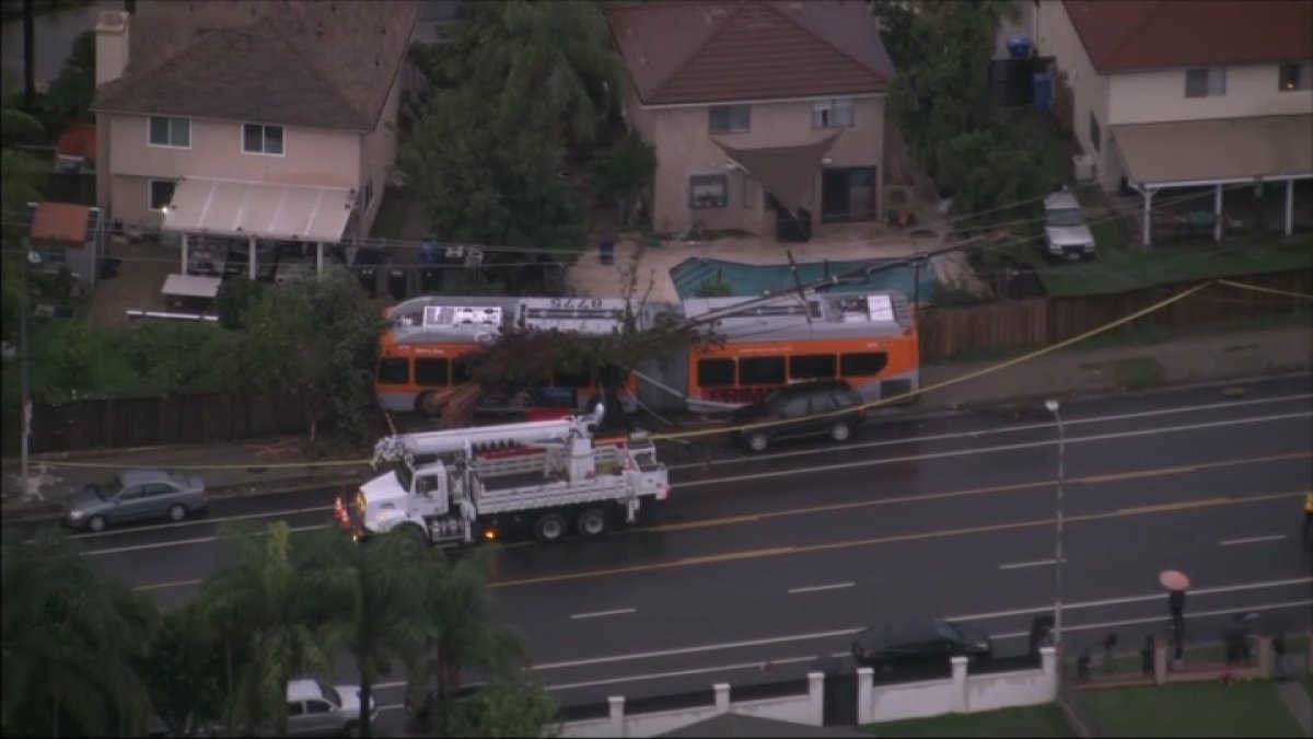 Runaway Metro bus crashes into Lake View Terrace backyard – NBC Los Angeles