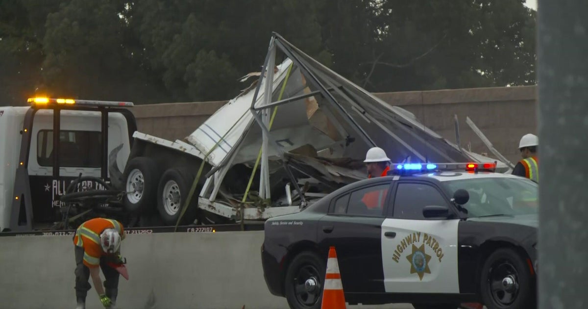 Person dies after crash shut down northbound Highway 99 in Manteca