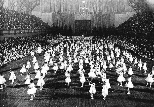 1920'S Christmas Pageant at the Henry J. Kaiser Auditorium in Oakland, CA. (File photo/The Oakland Tribune)