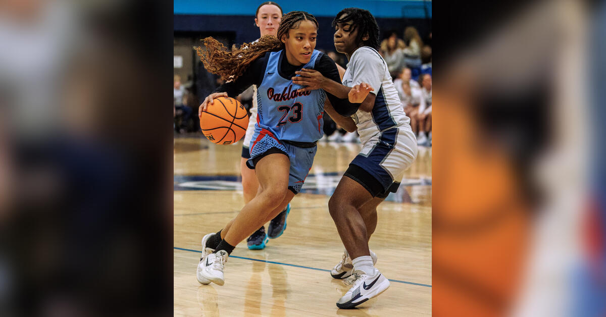 Oakland, Siegel split 10-4A games