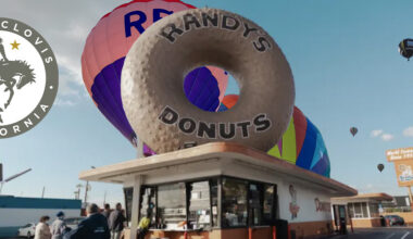 randy's donuts clovis with hot air balloons