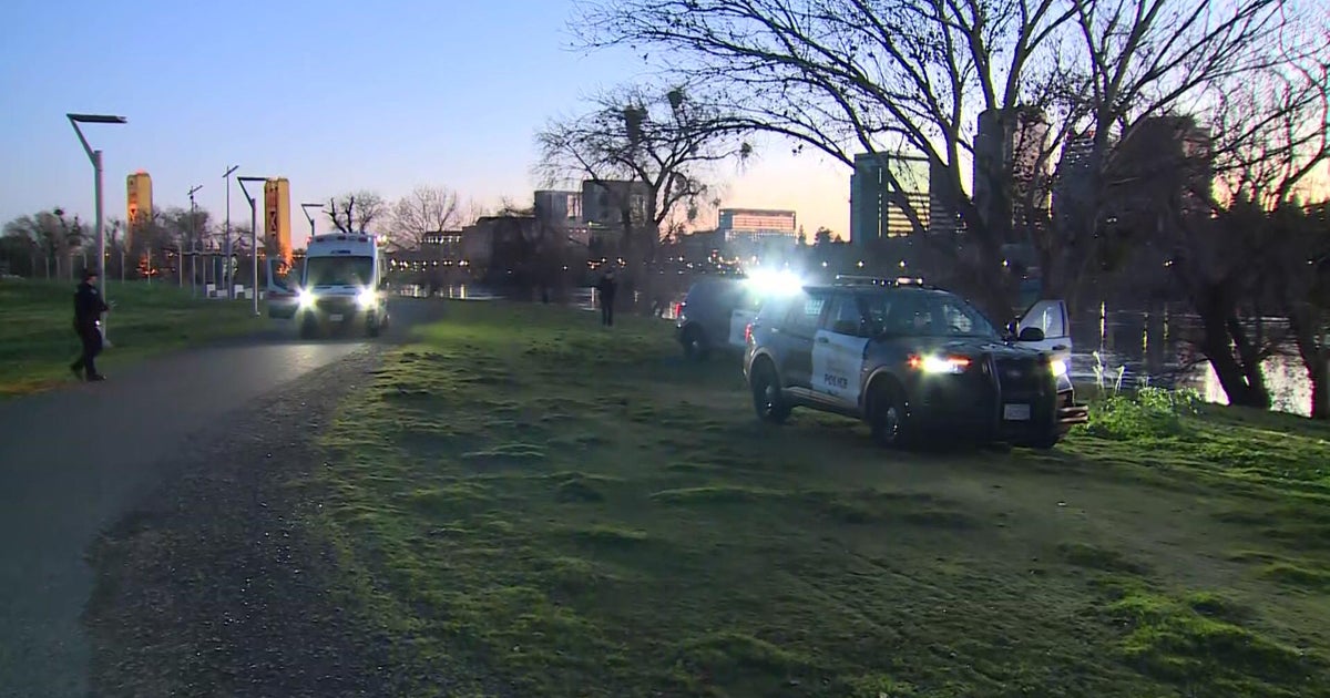 West Sacramento police investigating possible vehicle into river near Tower Bridge