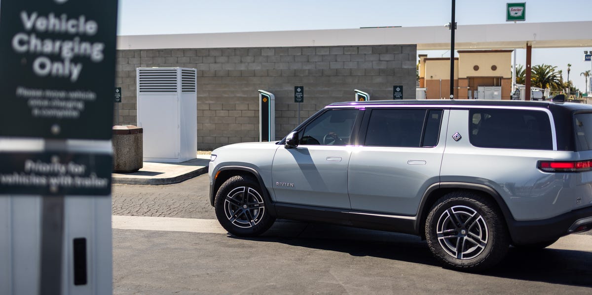 California Governor Aims to Bring Back $200 Million in EV Rebates