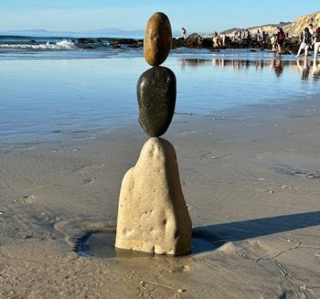 Impressive rock stacks at La Jolla beach are a product of geophysics, professor says – San Diego Union-Tribune