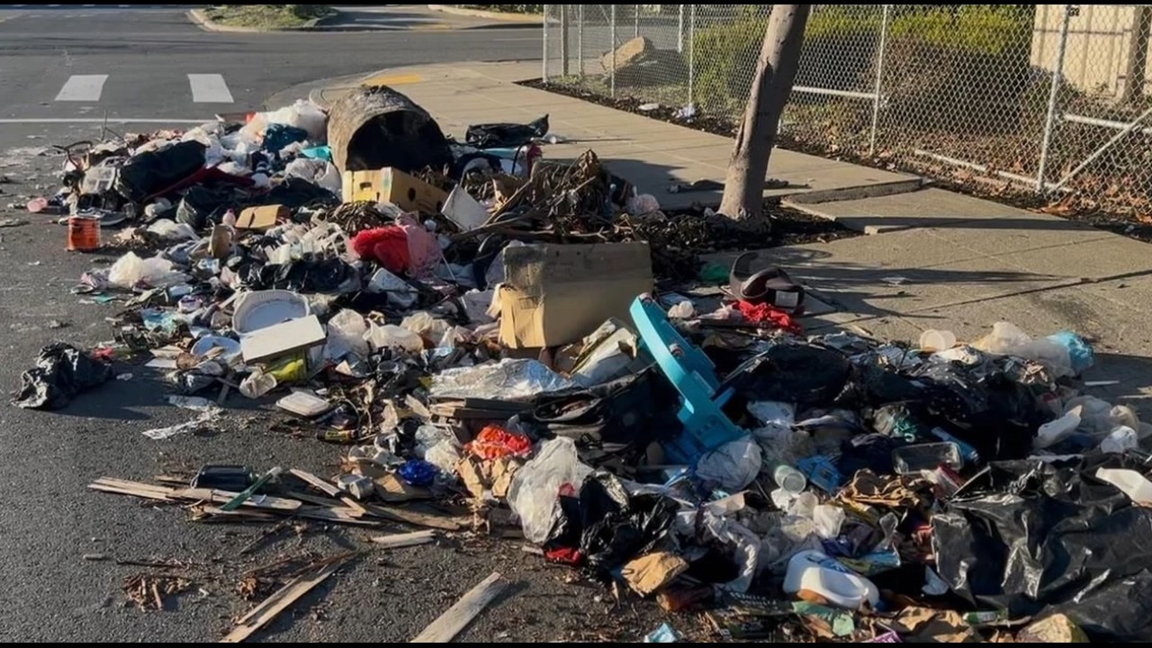 Trash pickup volunteer robbed in West Oakland