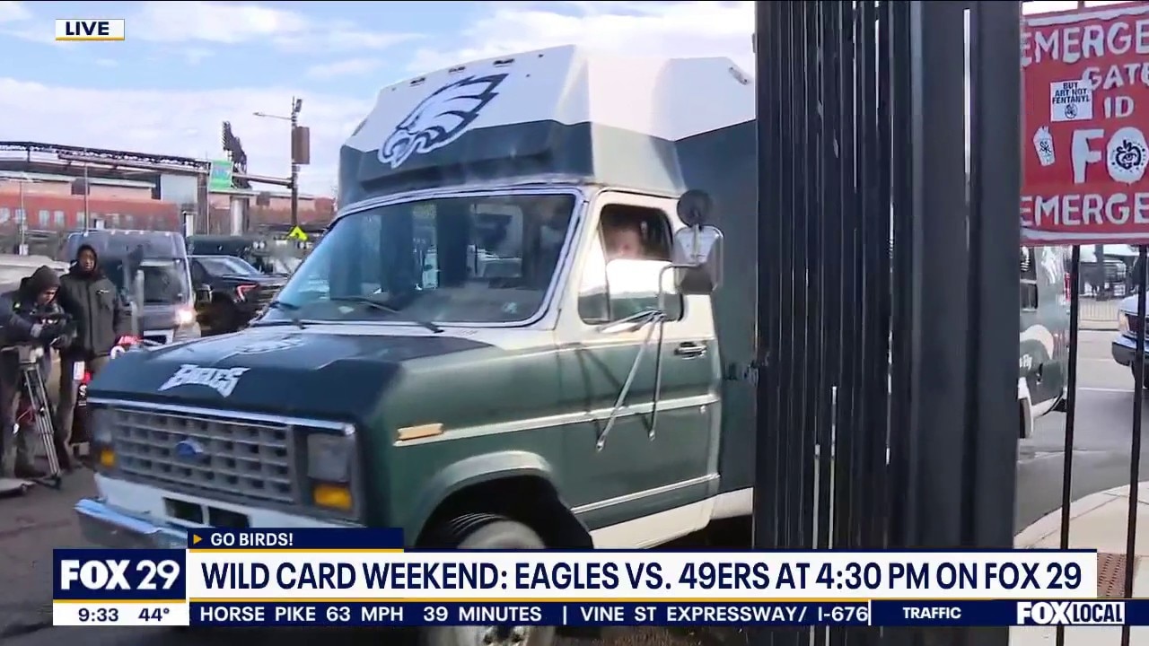 Wild Card Weekend: Eagles fans gather at the Linc