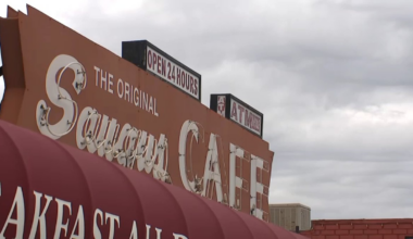 Original Saugus Café reopens in Santa Clarita, faces lawsuit – NBC Los Angeles