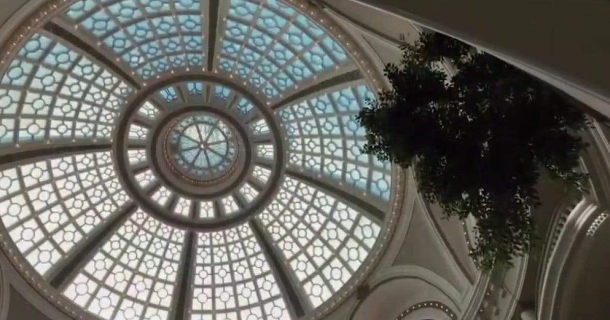 San Francisco's largest shopping mall closes early