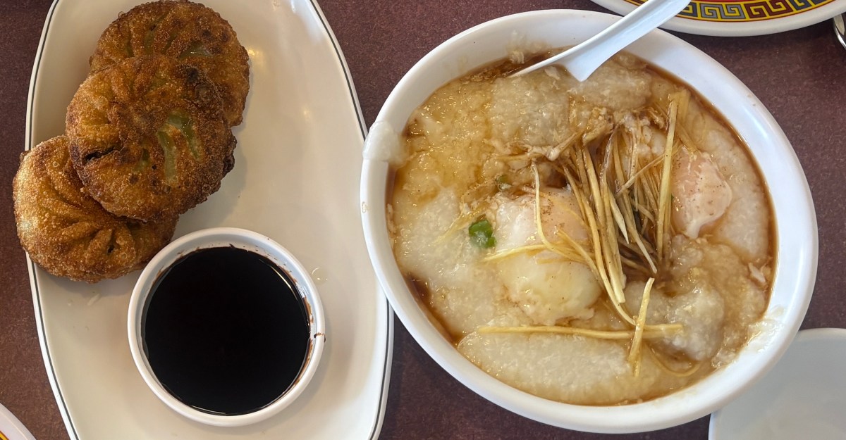 Siam Sunset Review: Feast on Thai Breakfast at This Thai Town Institution