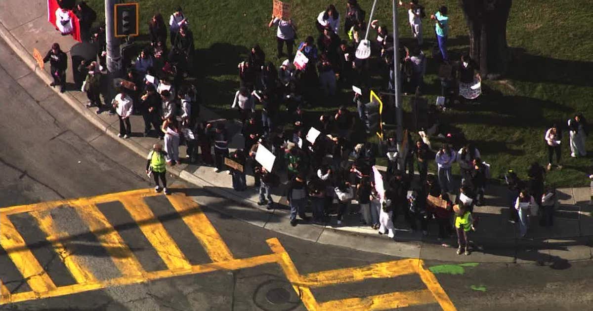 LIVE: Bay Area students protest against ICE