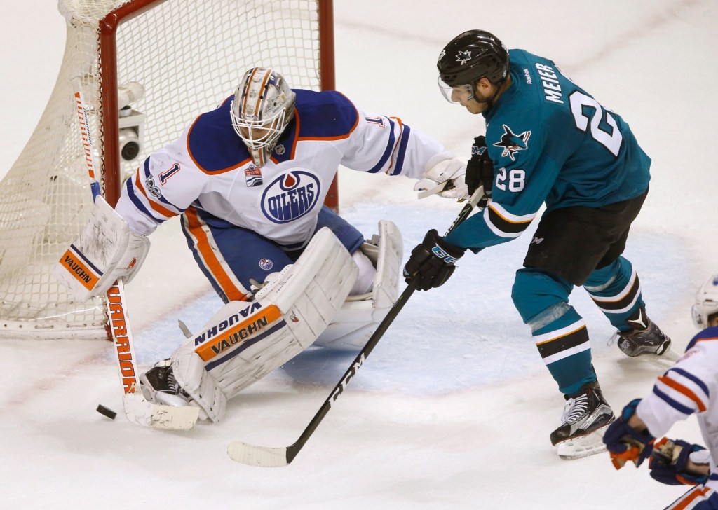 San Jose Sharks acquire Laurent Brossoit, Nolan Allan from Blackhawks