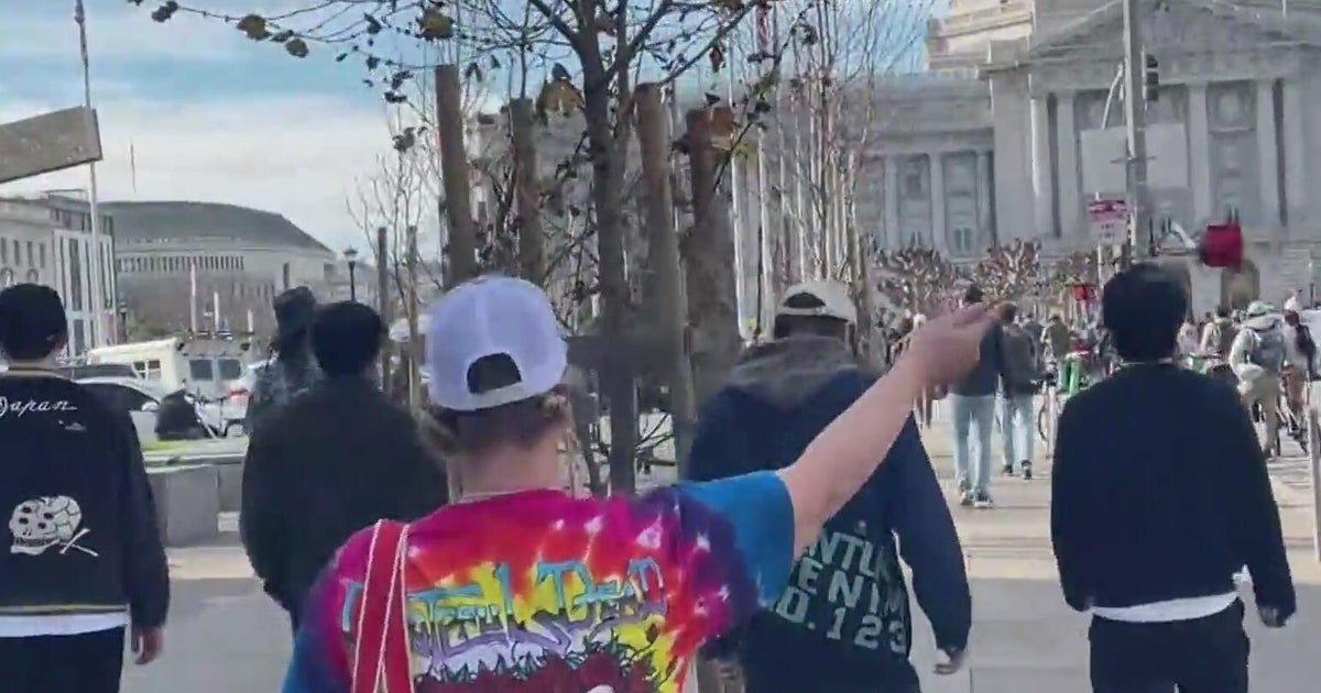 San Francisco pays tribute to Grateful Dead's Bob Weir with public memorial