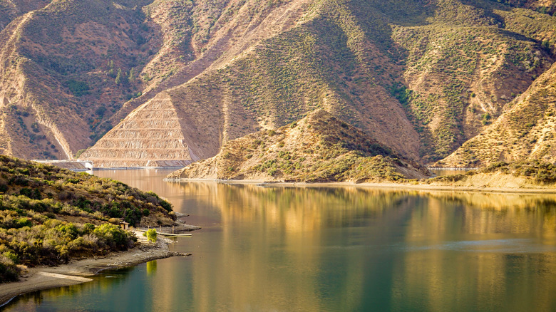 Pyramid Lake in California