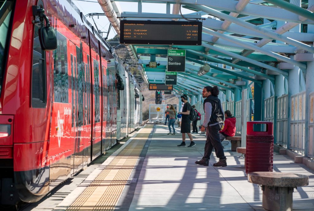 San Diego Trolley adds extra Green Line service for holiday bowl game – San Diego Union-Tribune