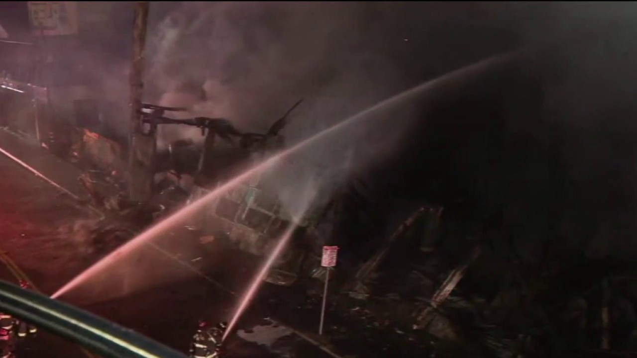 Large fire breaks out in Berkeley warehouse