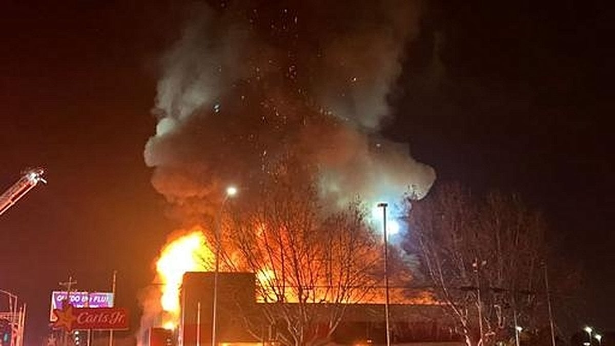 Massive Fire Destroys Vacant Fresno Carl’s Jr.