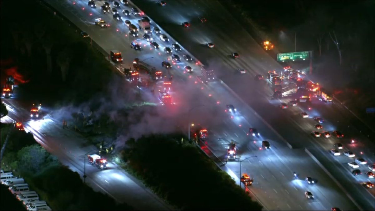 Grass fire near 405 Freeway prompts traffic jam near LAX – NBC Los Angeles