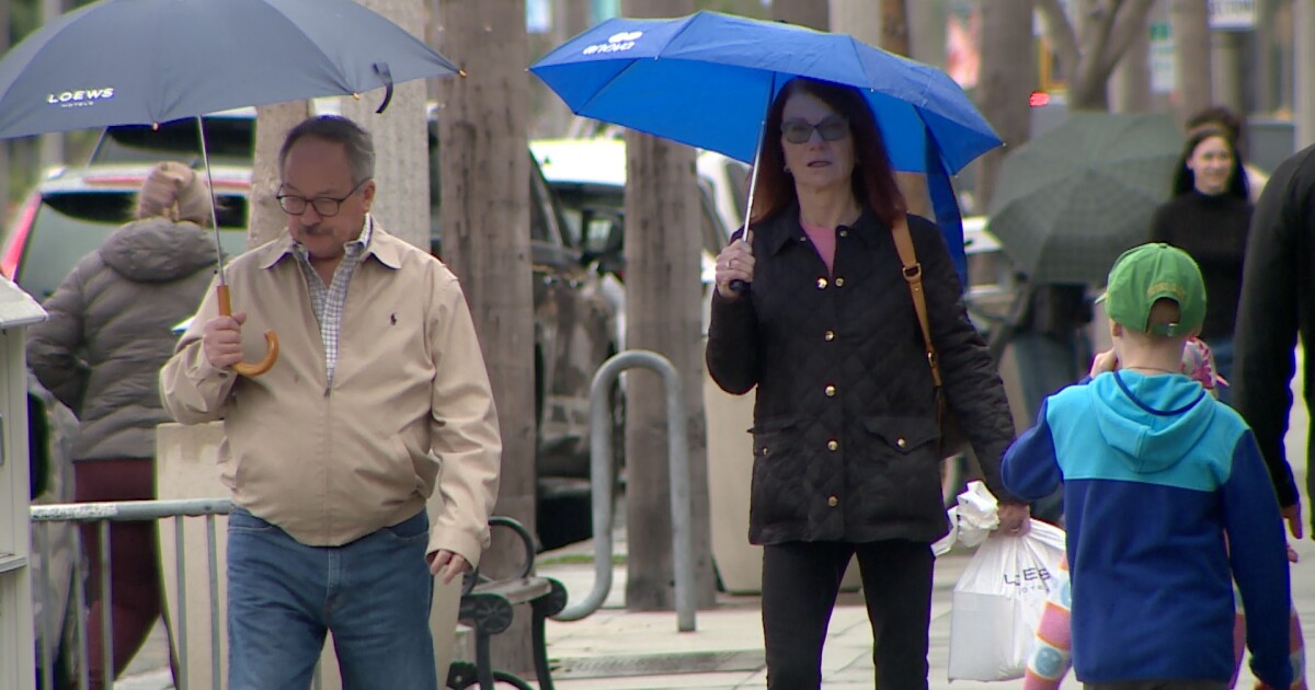 Rain doesn't dampen New Year's Eve spirits for San Diego tourists