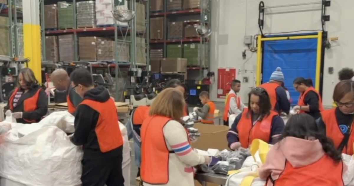 Hundreds of Oakland County volunteers help families with Forgotten Harvest