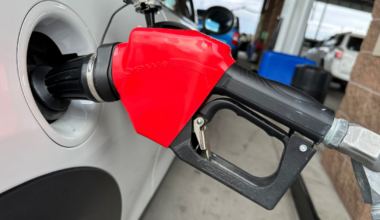 Average San Diego County gas price drops to lowest amount since October 2021