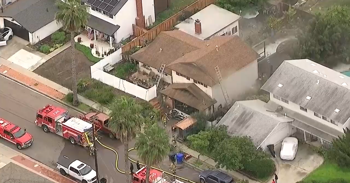 San Diego fire crews extinguish fire in University City home's garage