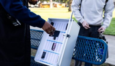 Long Beach Unified cellphone restrictions begin ahead of state deadline