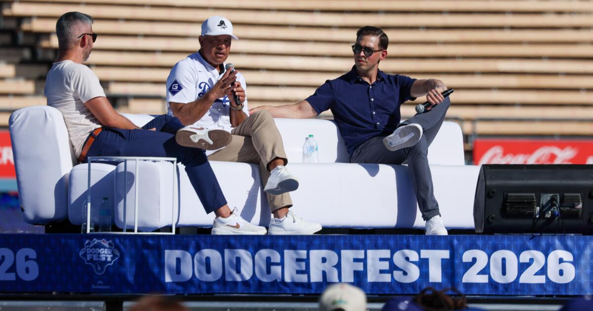 Villainous Dodgers showing MLB owners how you should treat fans
