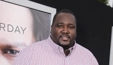 'Blind Side' star on life support, but improving, reports say