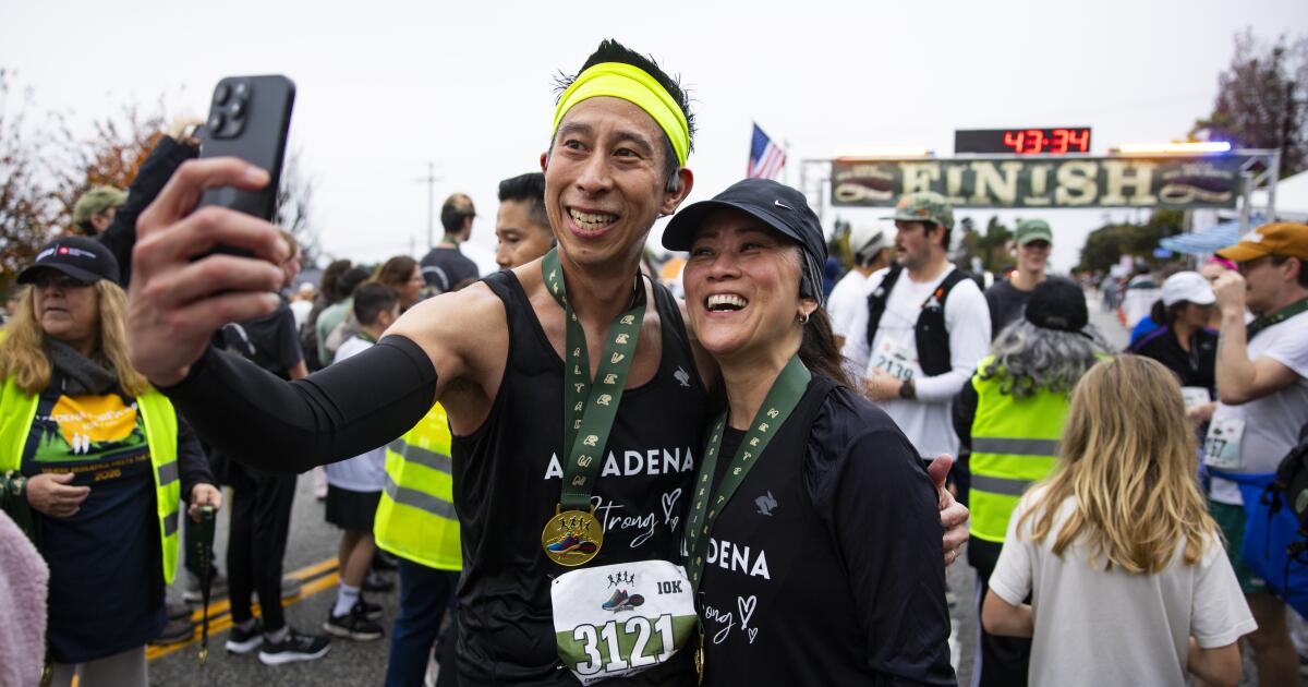 Photos: Altadena Forever Run - Los Angeles Times