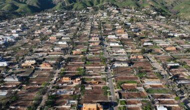 Trump signs executive order to 'preempt' permitting process for fire-destroyed homes in L.A.