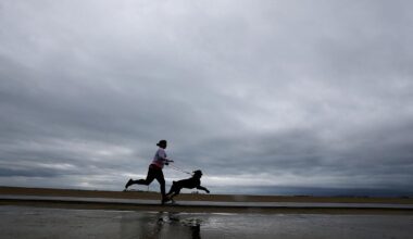 Officials urge beachgoers to avoid L.A. County beaches after rain