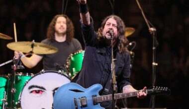 Foo Fighters mark Dave Grohl's birthday at the Forum