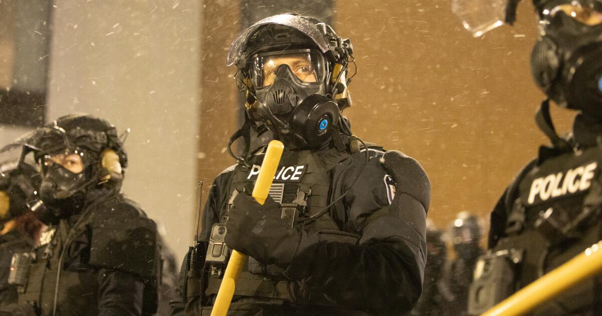 Federal agents, leaders defy practices honed by police for decades