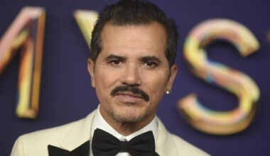 John Leguizamo urges ICE-supporting fans to 'unfollow me'