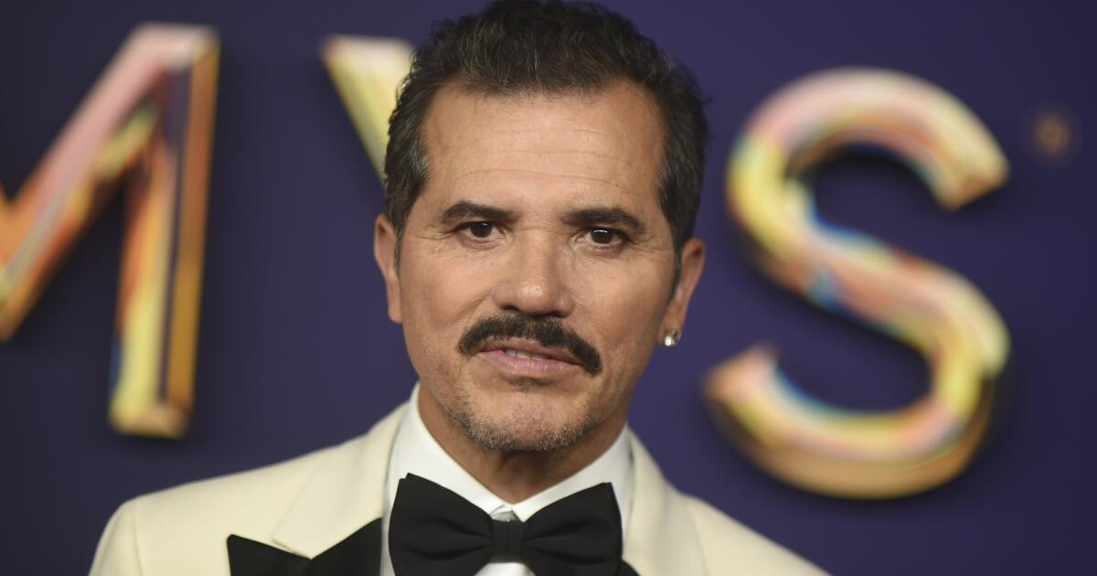 John Leguizamo urges ICE-supporting fans to 'unfollow me'