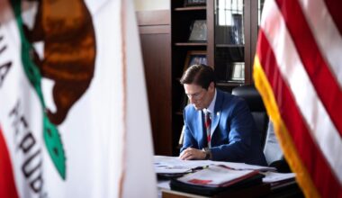 ICE 'wrongfully detained' L.A. County D.A.'s office employee, Hochman says