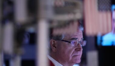 Wall Street rises to records after the unemployment rate improves