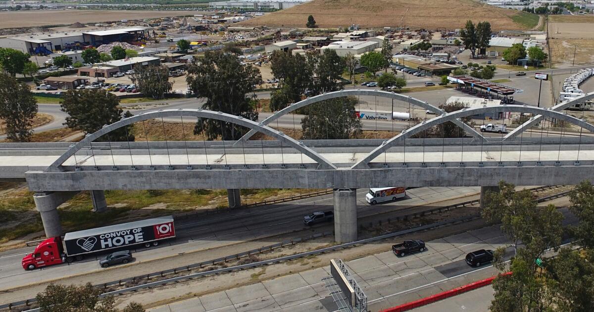 Letters to the Editor: You can’t blame Trump for California’s high-speed rail missteps