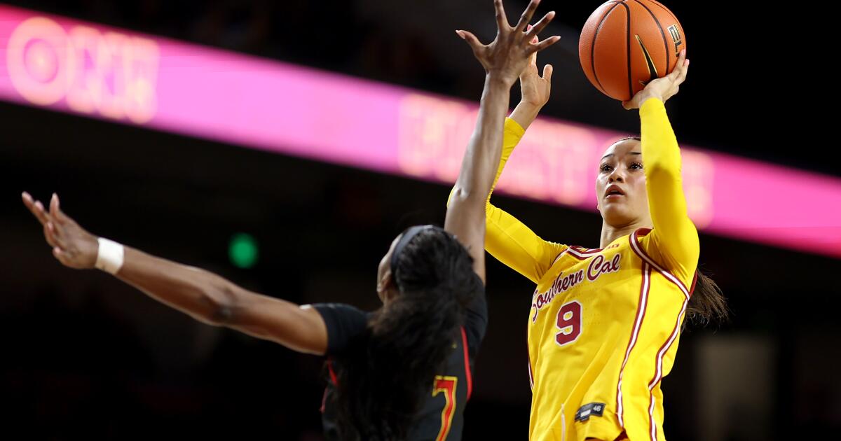 Kara Dunn scores 21 points and USC women work hard, but lose fourth in a row