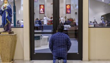 'Extraordinary father' dies in ICE custody. His family seeks answers