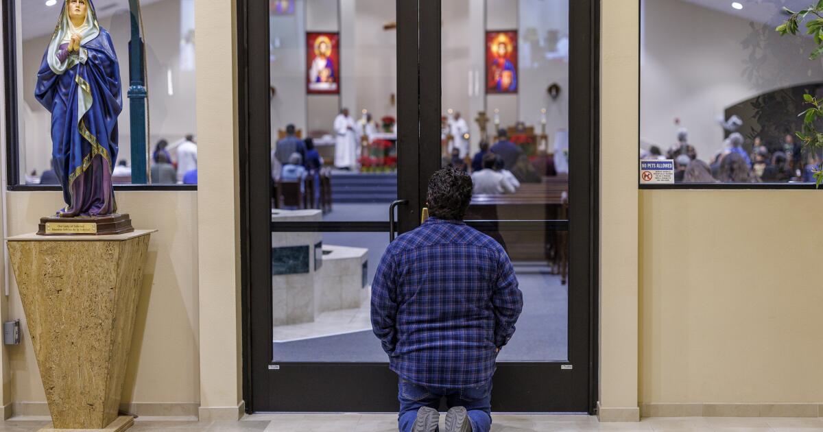 'Extraordinary father' dies in ICE custody. His family seeks answers