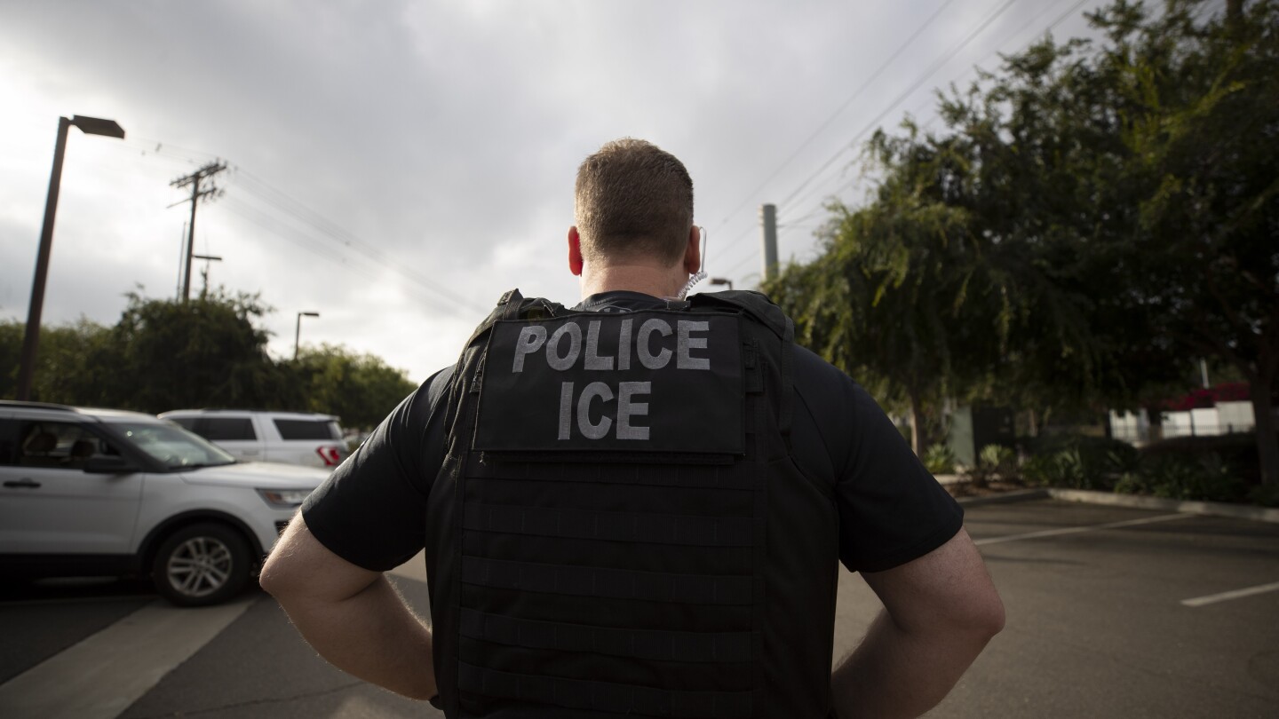 California bill would ban current ICE employees from police officer, teacher jobs