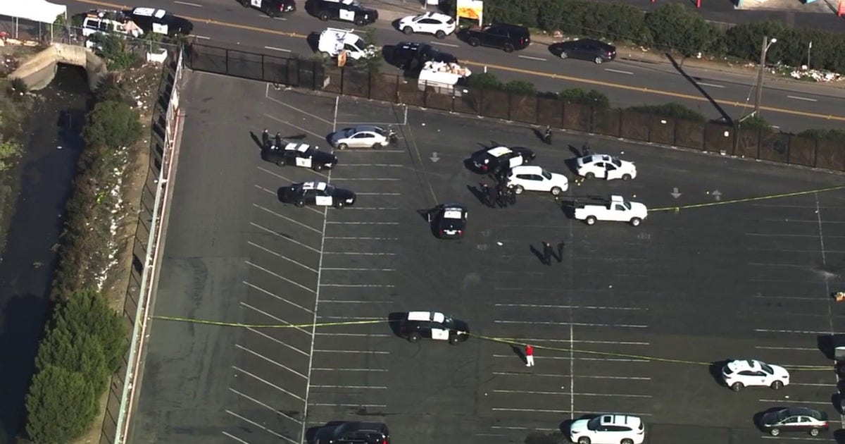1 killed in shooting near Oakland flea market
