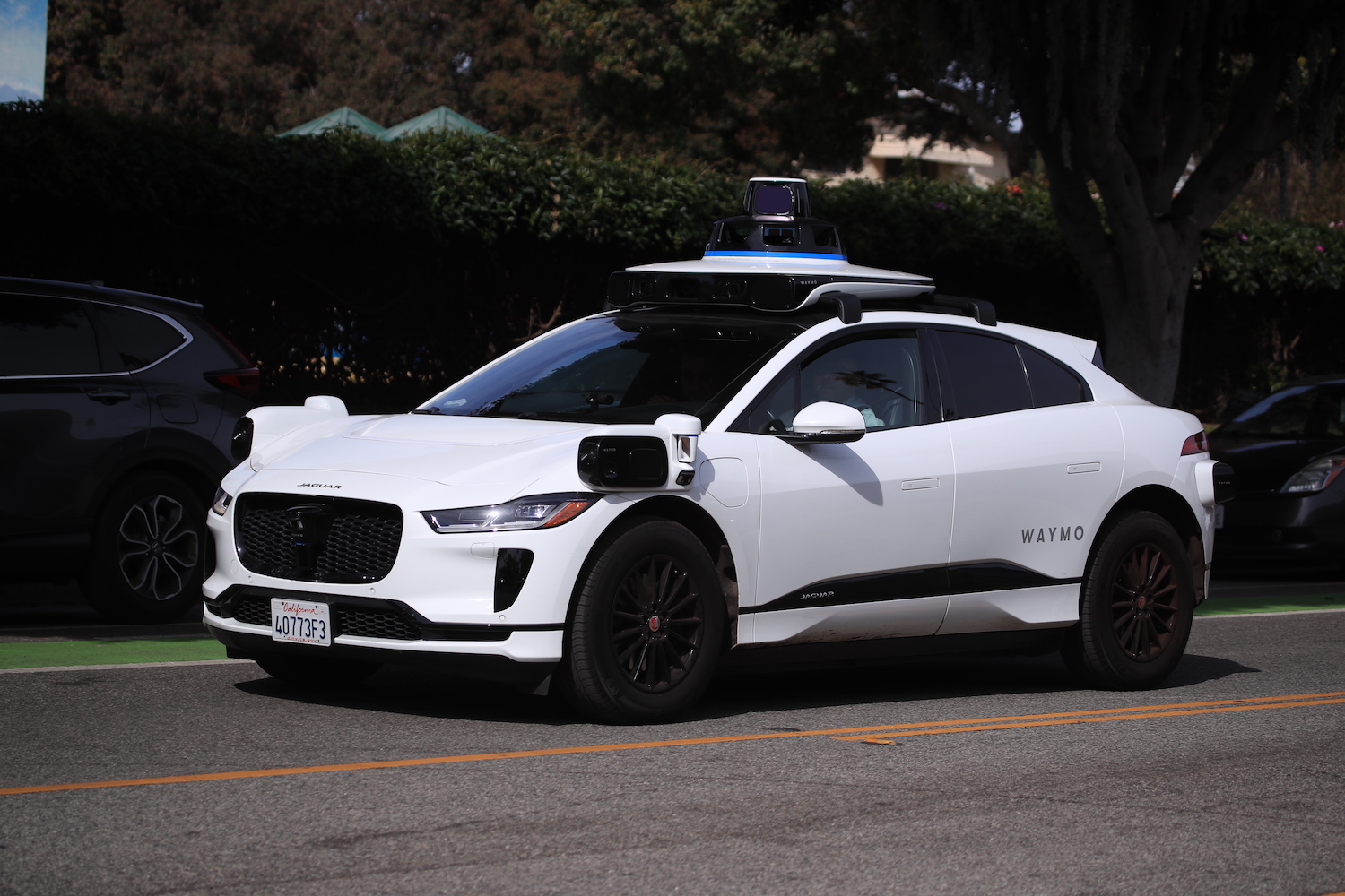 Waymo Crash in L.A. Fuels Debate Over Self-Driving Safety